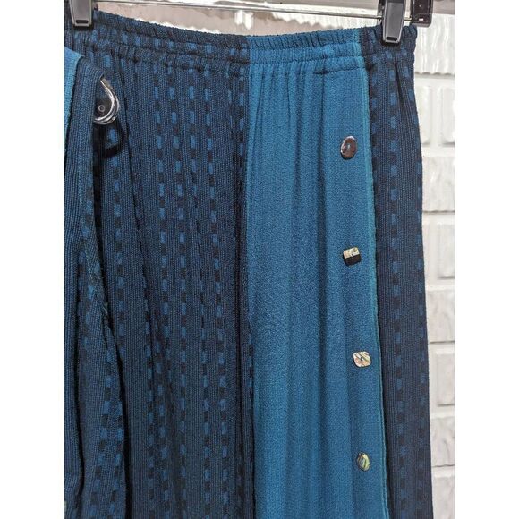 Faith Women's Rayon Teal Embellished Welcome To The 90's Top & Pant Set S/XS - Picture 4 of 6